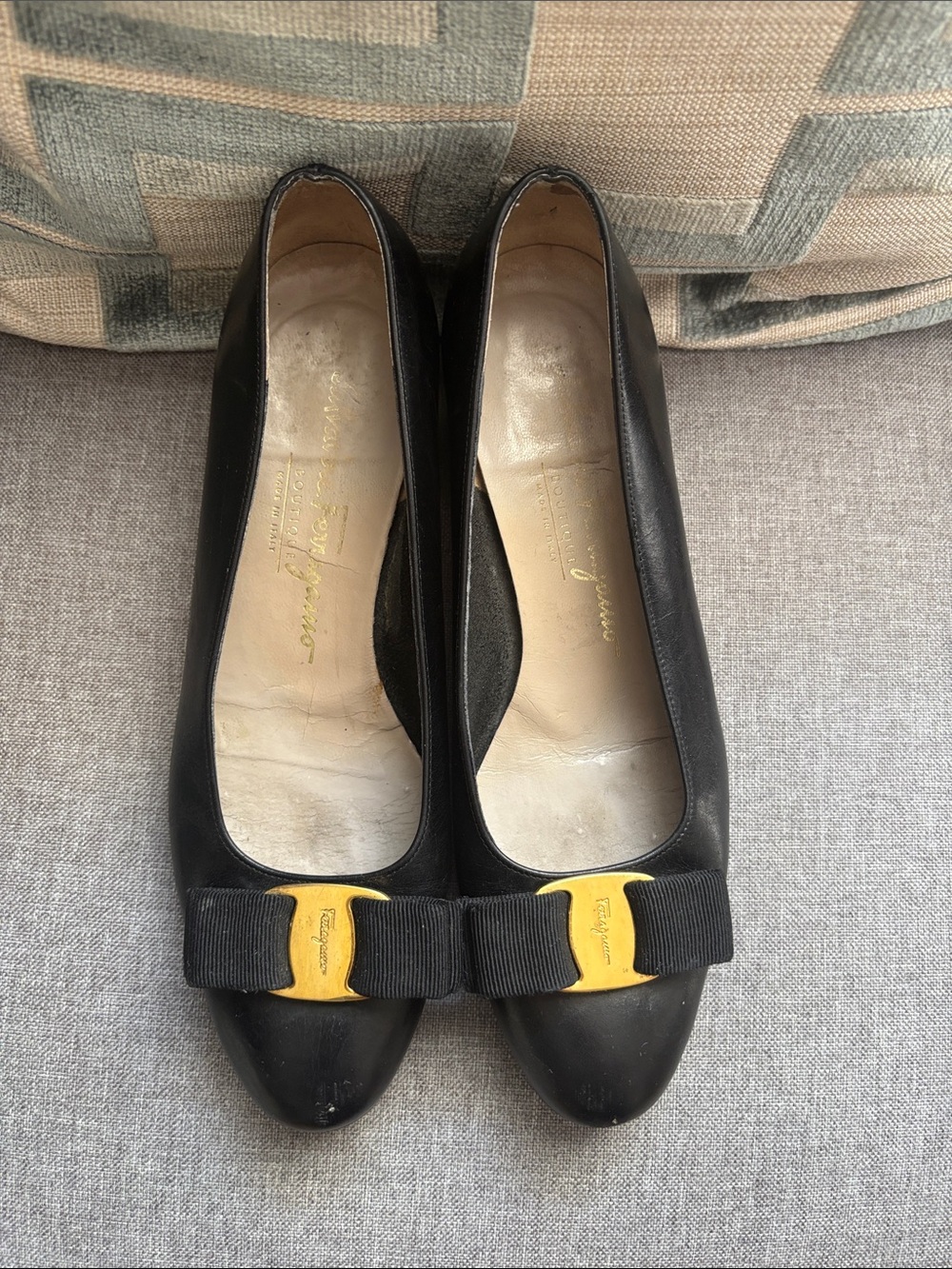 Salvatore Ferragamo Boutique Black Vera Vara Bow Low Pumps Sz 6